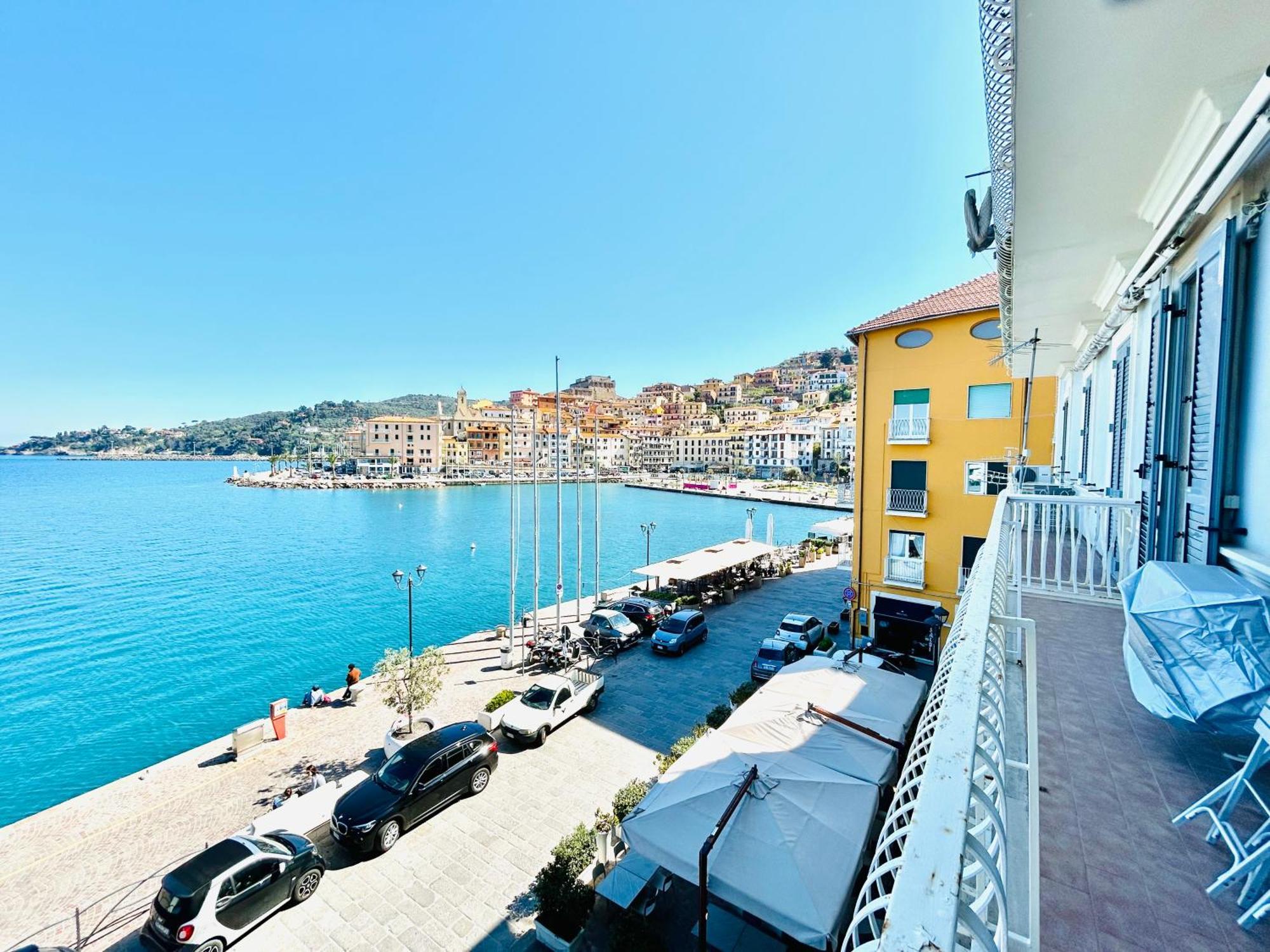 Molo 28 Beach Parking Ac Porto Santo Stefano  Exterior photo