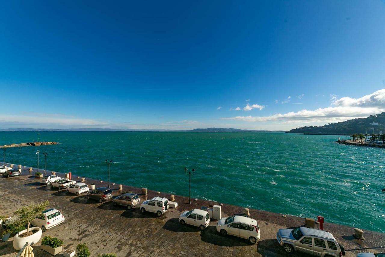 Molo 28 Beach Parking Ac Porto Santo Stefano  Exterior photo